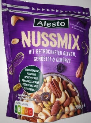 Mélange de noix et d'olives