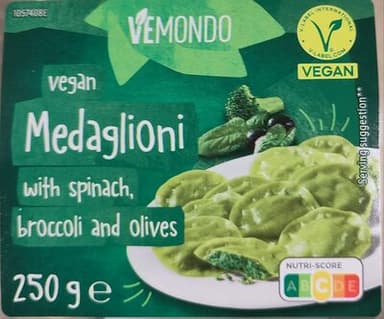 vegan Medaglioni with spinach, broccoli and olives