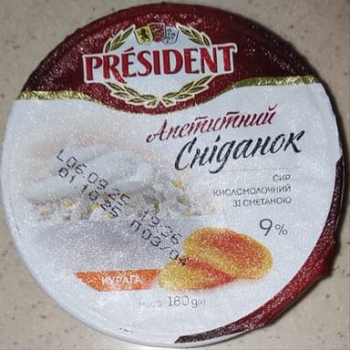 Сир кисломолочний зі сметаною та наповнювачем "Курага", 9% жиру
