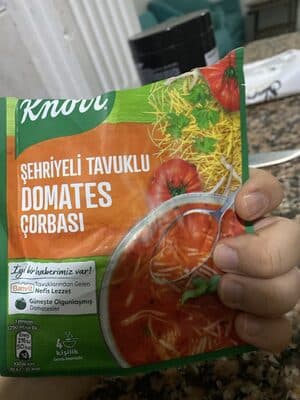 Sehiriyeli Tavuklu Domates Corba