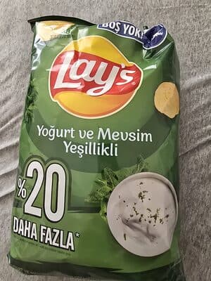 Yoğurt ve mevsim yeşillikli