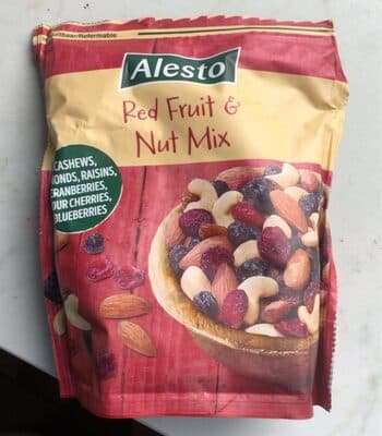 Red fruit & nut mix