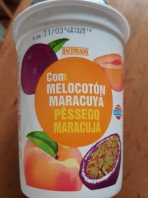 Yogur con melocotón y maracuyá