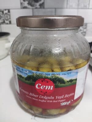 kırmızı biber dolgulu yeşil zeytin