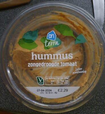 hummus zongedroogde tomaat
